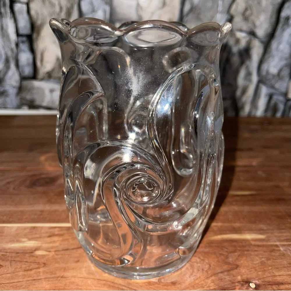 Decorative Clear Scalloped Glass Vase with Swirl Motif Gorgeous